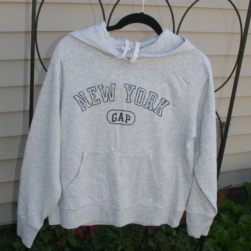 NEVER WORN SWEATSHIRT GRAY HOODED SZ M